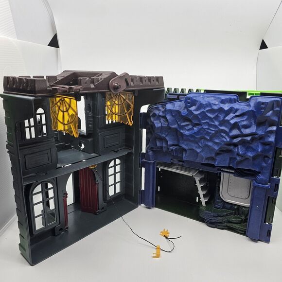Vintage 1991 Kenner Batman Wayne Manor Batcave Command Center Playset ZipLine - Picture 10 of 12